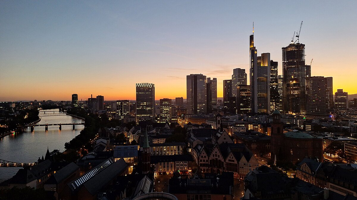 Lichterführungen – der Turm in der Winterdämmerung